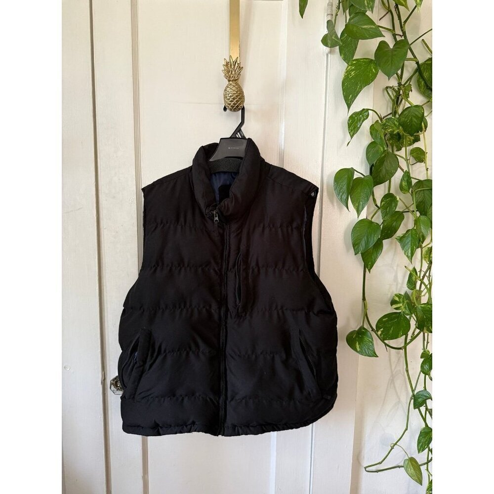 St John’s Bay men’s size large black vest